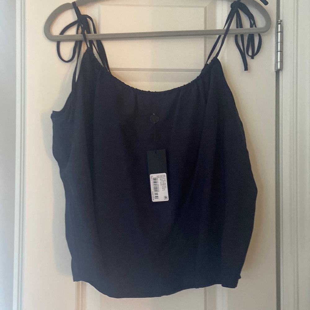 Gianni Bini brand NAVY Bella blouse with tie straps. Size LARGE